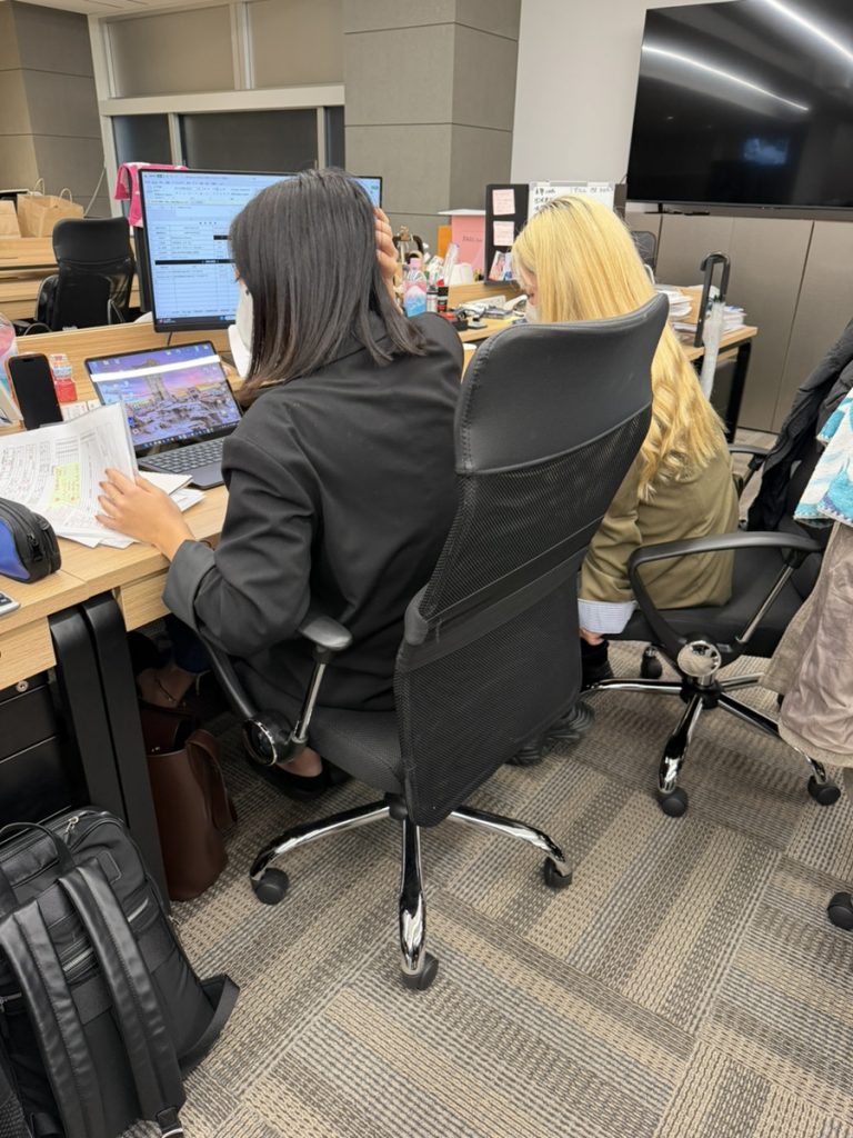 レガシア社の社員